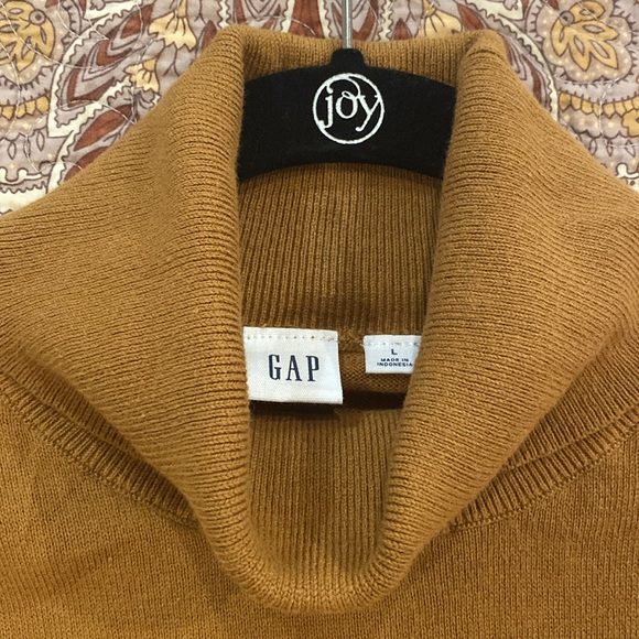 Gap, camel color, turtleneck sweater, size large - Picture 2 of 4